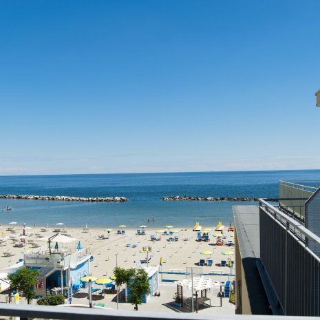 Offerta speciale vieni in treno all'Hotel Ideale Mare di Bellaria Igea Marina Offerta speciale vieni in treno all'Hotel Ideale Mare di Bellaria Igea Marina